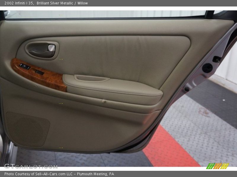 Brilliant Silver Metallic / Willow 2002 Infiniti I 35