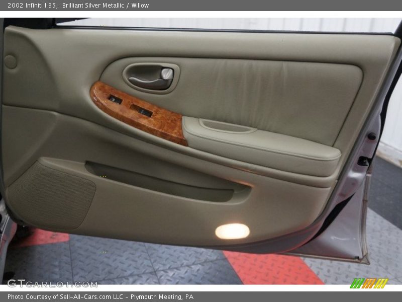 Brilliant Silver Metallic / Willow 2002 Infiniti I 35