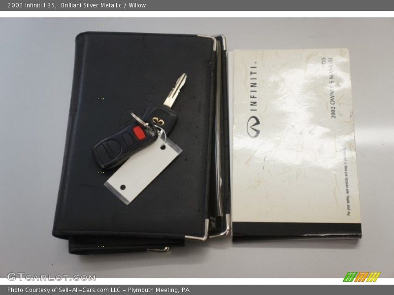 Brilliant Silver Metallic / Willow 2002 Infiniti I 35
