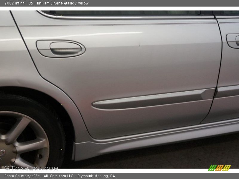 Brilliant Silver Metallic / Willow 2002 Infiniti I 35