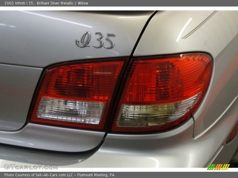 Brilliant Silver Metallic / Willow 2002 Infiniti I 35