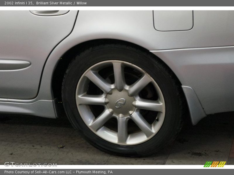 Brilliant Silver Metallic / Willow 2002 Infiniti I 35