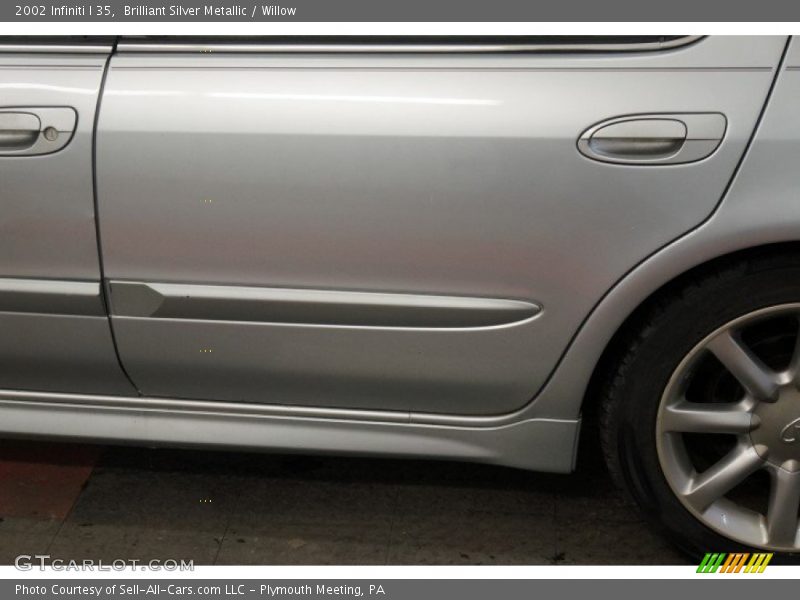 Brilliant Silver Metallic / Willow 2002 Infiniti I 35