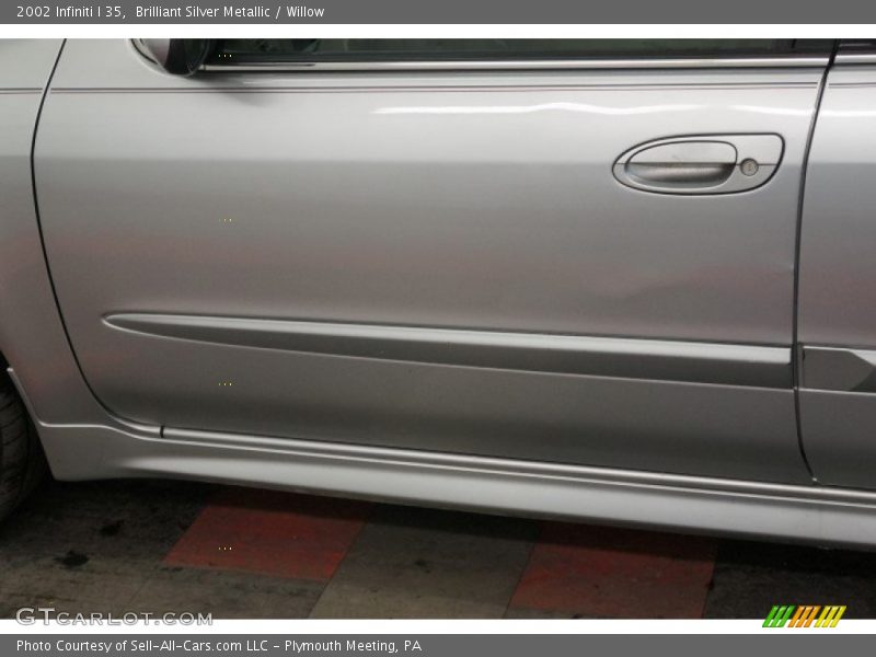 Brilliant Silver Metallic / Willow 2002 Infiniti I 35