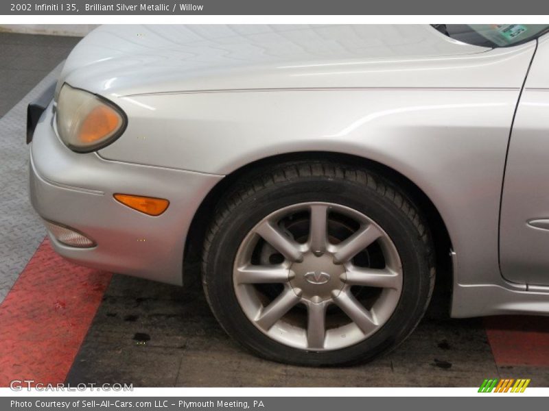 Brilliant Silver Metallic / Willow 2002 Infiniti I 35