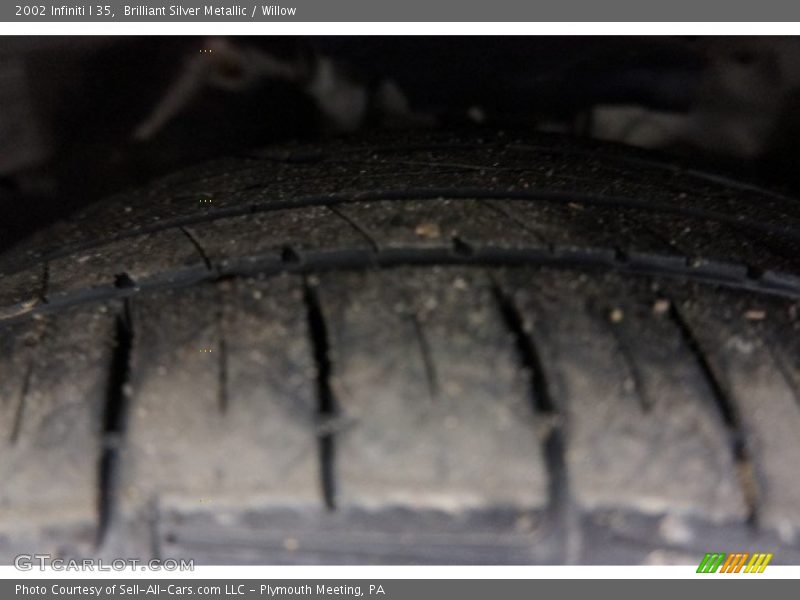 Brilliant Silver Metallic / Willow 2002 Infiniti I 35
