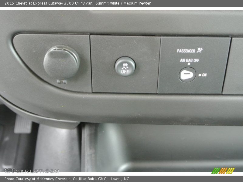Summit White / Medium Pewter 2015 Chevrolet Express Cutaway 3500 Utility Van