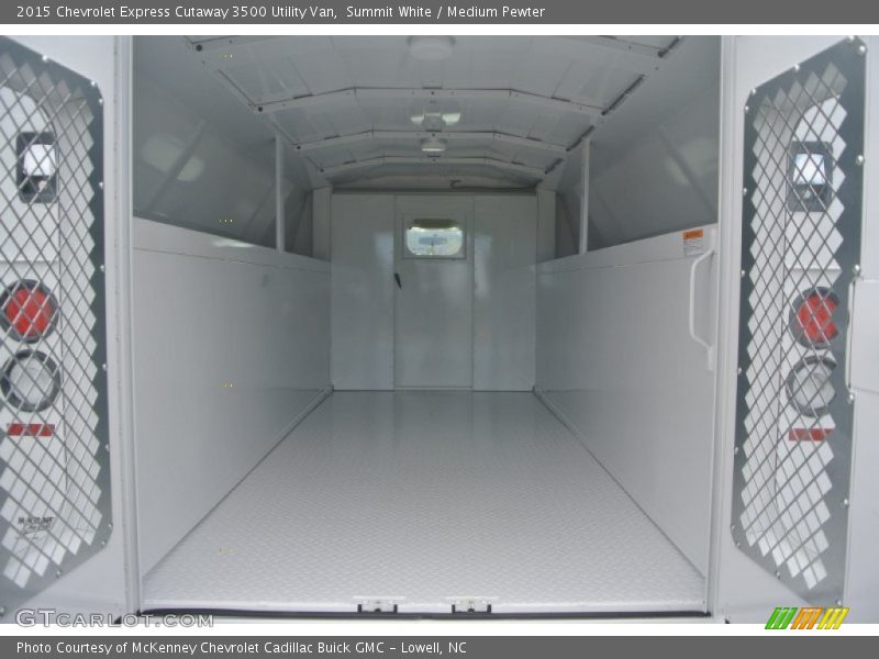 Summit White / Medium Pewter 2015 Chevrolet Express Cutaway 3500 Utility Van