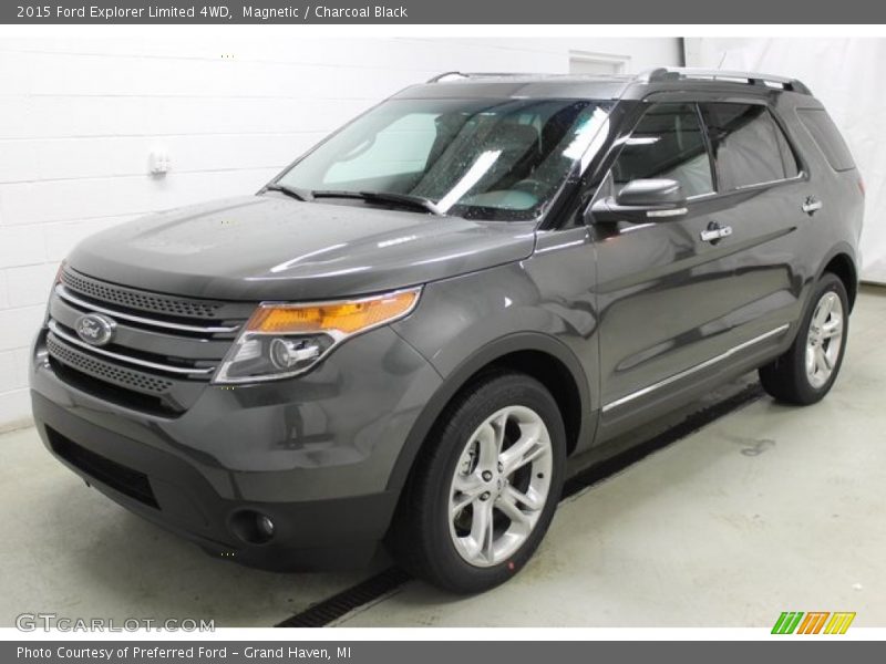 Front 3/4 View of 2015 Explorer Limited 4WD
