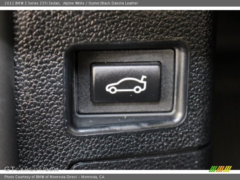 Alpine White / Oyster/Black Dakota Leather 2011 BMW 3 Series 335i Sedan