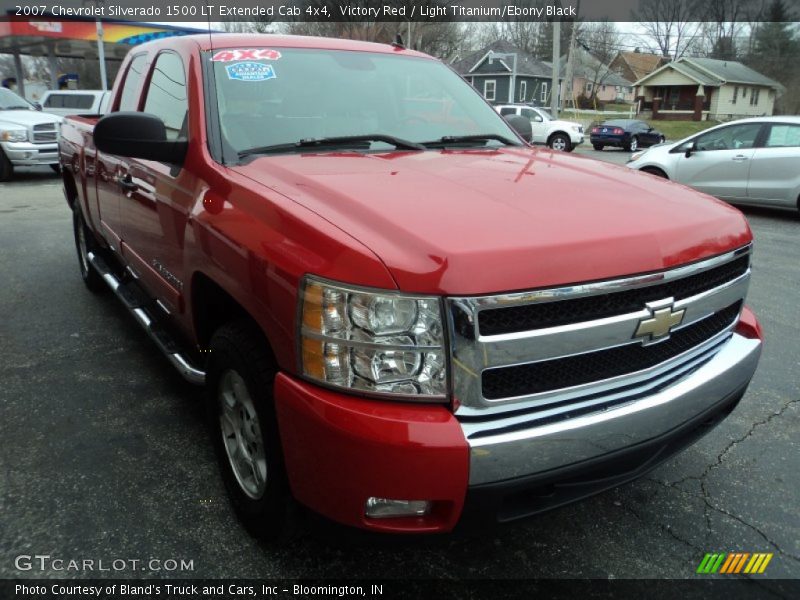 Victory Red / Light Titanium/Ebony Black 2007 Chevrolet Silverado 1500 LT Extended Cab 4x4