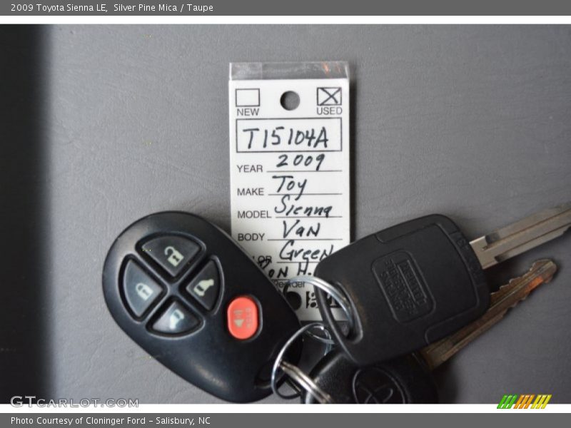 Silver Pine Mica / Taupe 2009 Toyota Sienna LE