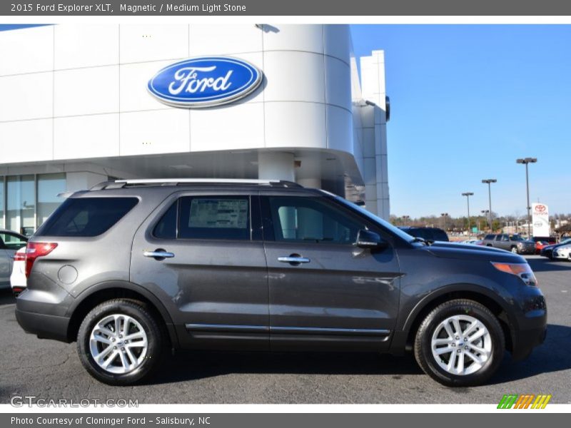 Magnetic / Medium Light Stone 2015 Ford Explorer XLT