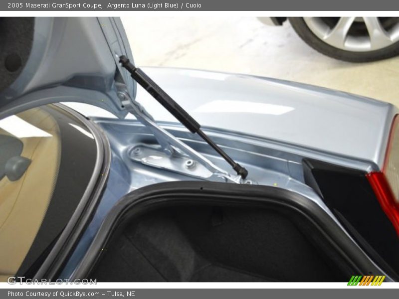 Argento Luna (Light Blue) / Cuoio 2005 Maserati GranSport Coupe