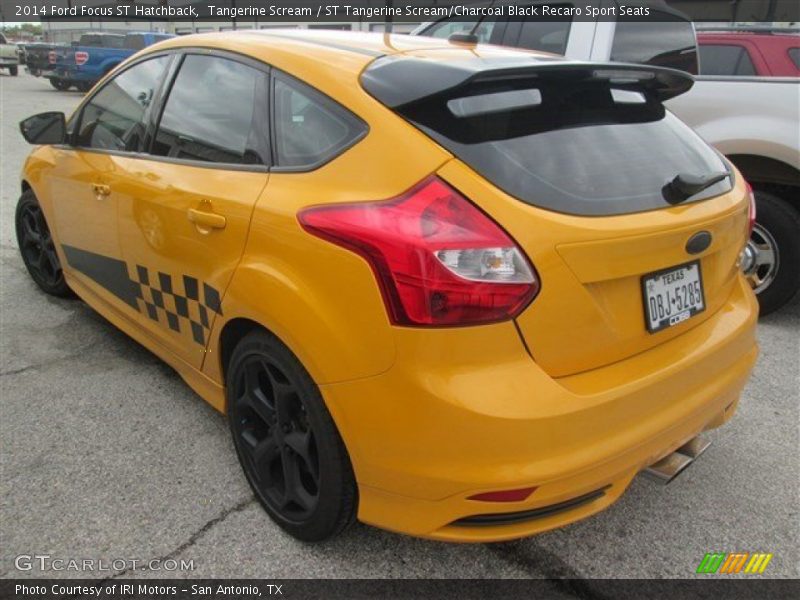 Tangerine Scream / ST Tangerine Scream/Charcoal Black Recaro Sport Seats 2014 Ford Focus ST Hatchback
