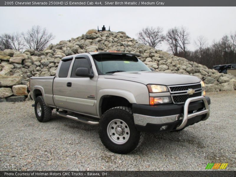 Front 3/4 View of 2005 Silverado 2500HD LS Extended Cab 4x4
