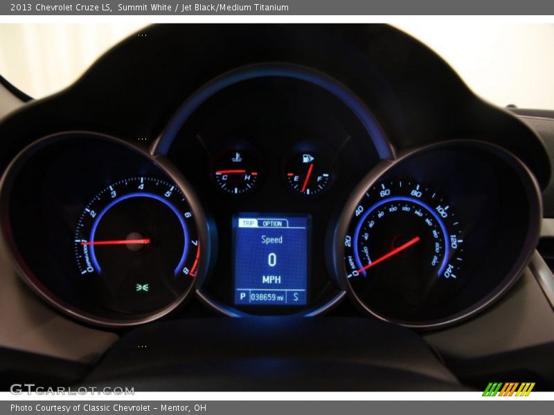 Summit White / Jet Black/Medium Titanium 2013 Chevrolet Cruze LS