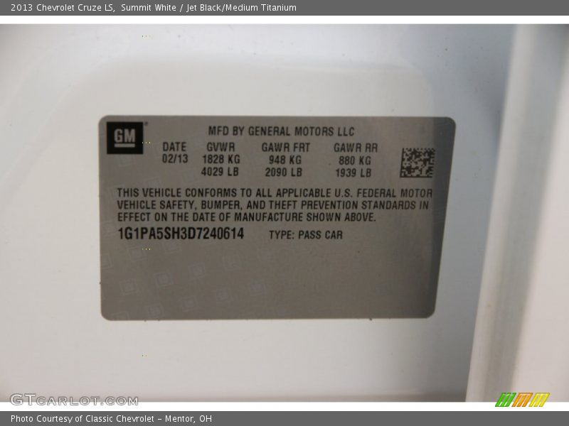 Summit White / Jet Black/Medium Titanium 2013 Chevrolet Cruze LS