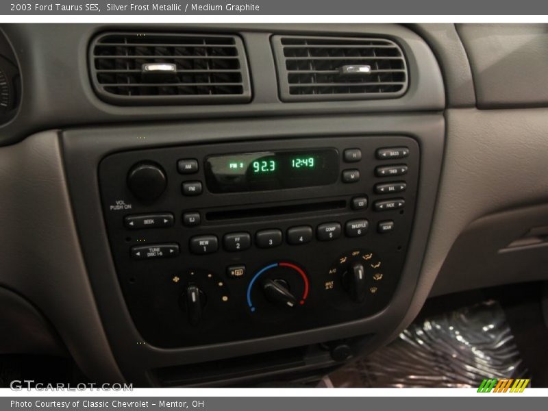 Silver Frost Metallic / Medium Graphite 2003 Ford Taurus SES
