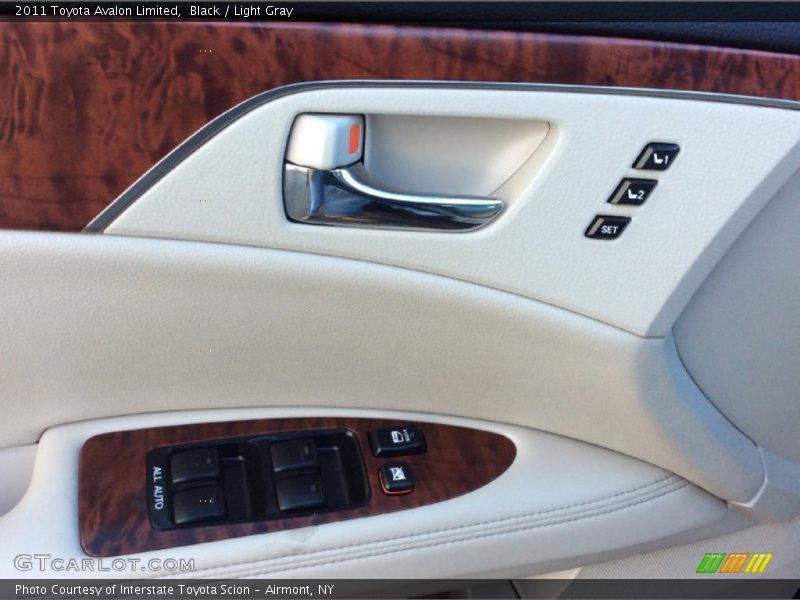 Black / Light Gray 2011 Toyota Avalon Limited