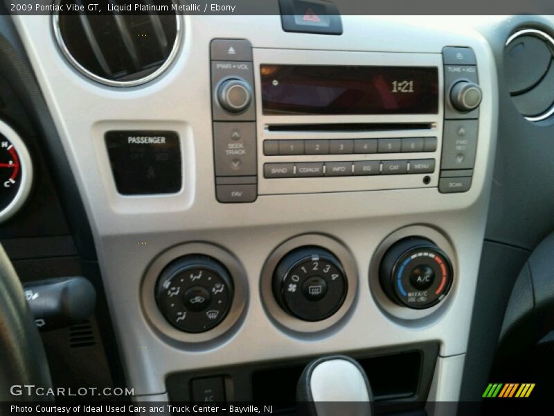 Liquid Platinum Metallic / Ebony 2009 Pontiac Vibe GT