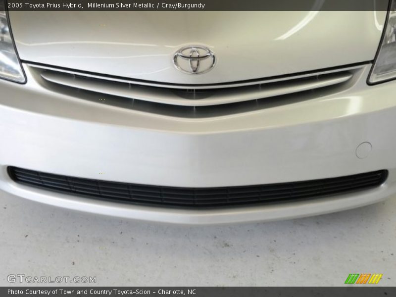 Millenium Silver Metallic / Gray/Burgundy 2005 Toyota Prius Hybrid