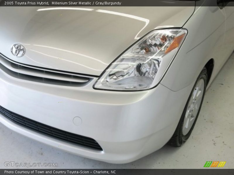Millenium Silver Metallic / Gray/Burgundy 2005 Toyota Prius Hybrid