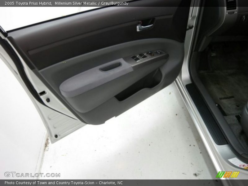 Millenium Silver Metallic / Gray/Burgundy 2005 Toyota Prius Hybrid
