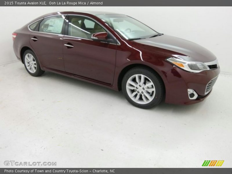 Front 3/4 View of 2015 Avalon XLE