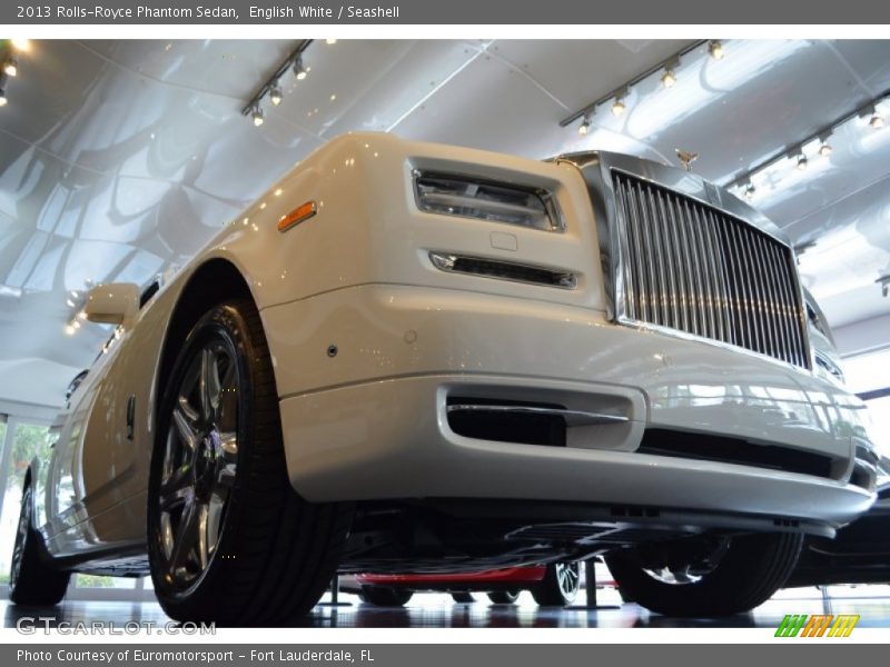 English White / Seashell 2013 Rolls-Royce Phantom Sedan