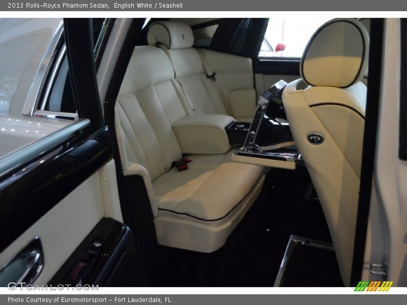 English White / Seashell 2013 Rolls-Royce Phantom Sedan