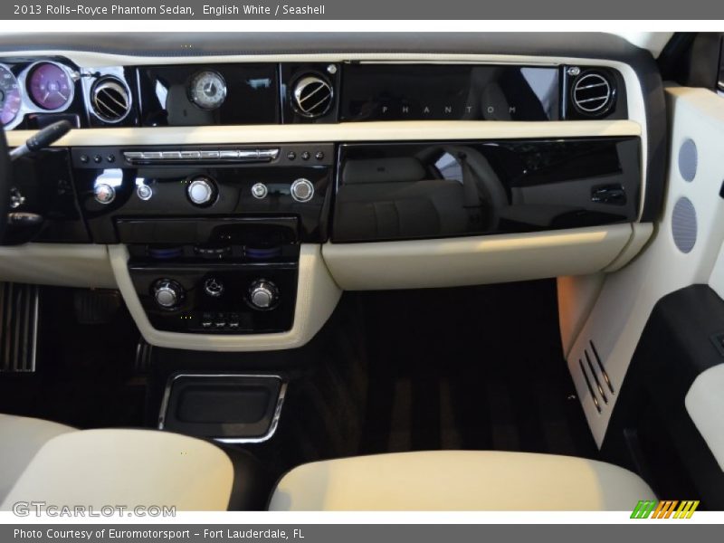 English White / Seashell 2013 Rolls-Royce Phantom Sedan
