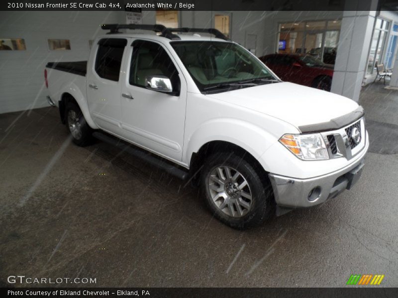 Front 3/4 View of 2010 Frontier SE Crew Cab 4x4