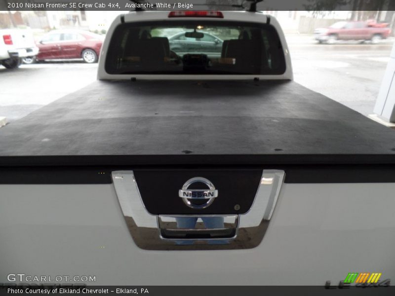 Avalanche White / Beige 2010 Nissan Frontier SE Crew Cab 4x4