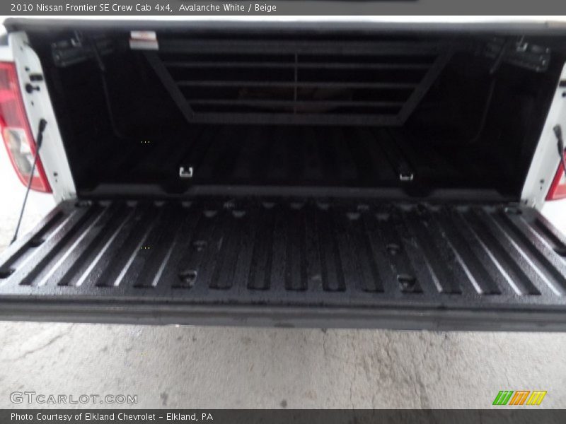 Avalanche White / Beige 2010 Nissan Frontier SE Crew Cab 4x4