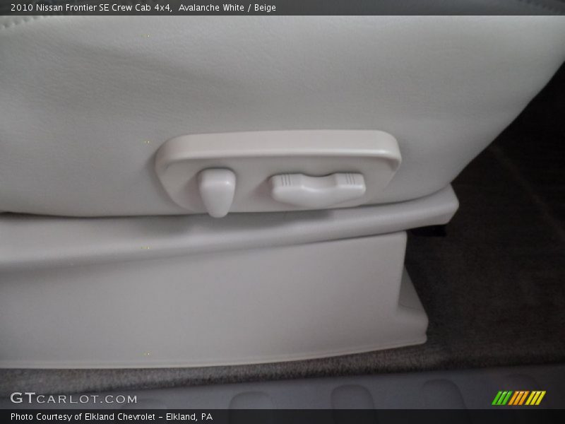 Avalanche White / Beige 2010 Nissan Frontier SE Crew Cab 4x4