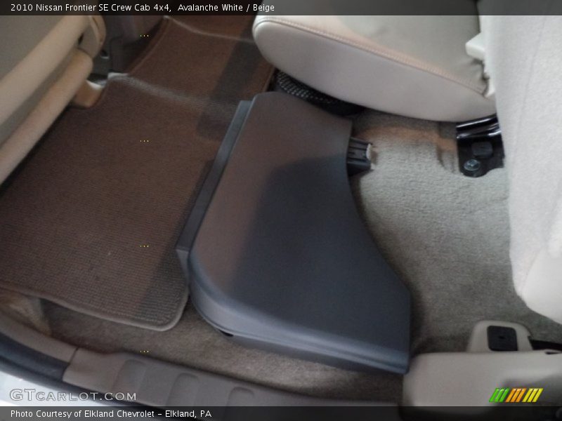 Avalanche White / Beige 2010 Nissan Frontier SE Crew Cab 4x4