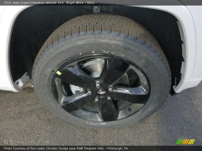 Bright White / Black 2015 Jeep Grand Cherokee Altitude 4x4