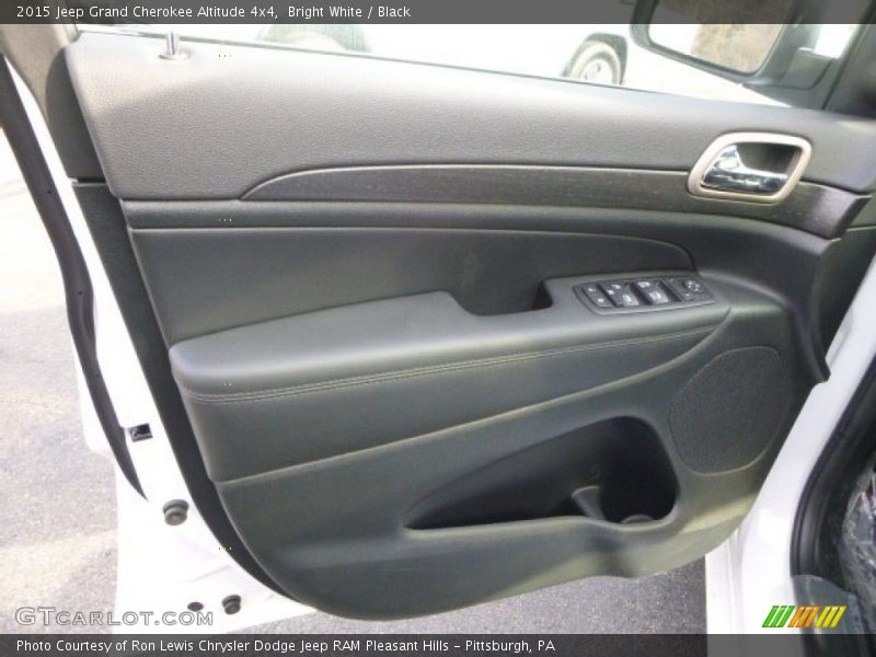 Bright White / Black 2015 Jeep Grand Cherokee Altitude 4x4