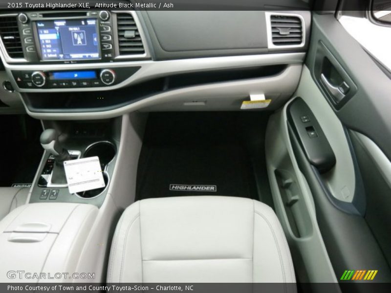 Attitude Black Metallic / Ash 2015 Toyota Highlander XLE