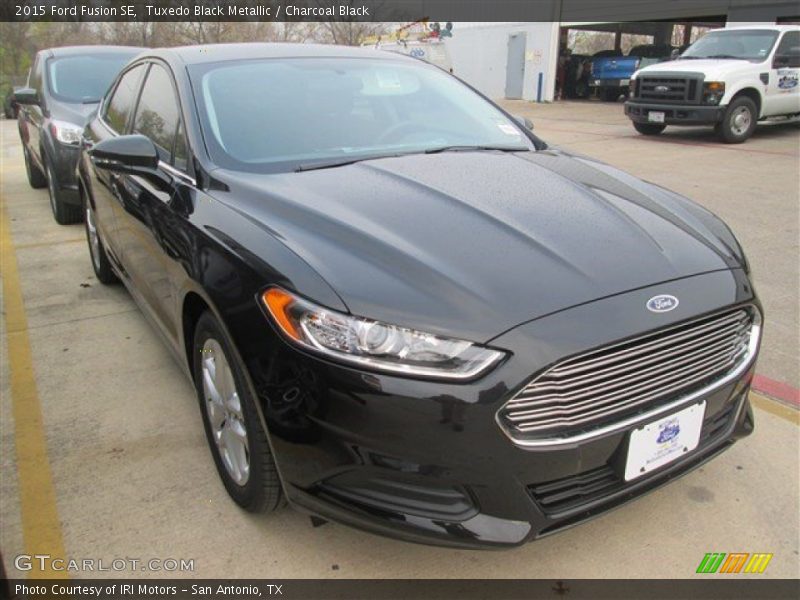 Tuxedo Black Metallic / Charcoal Black 2015 Ford Fusion SE