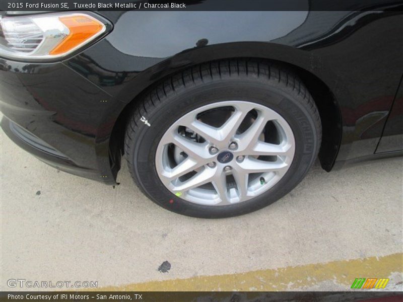 Tuxedo Black Metallic / Charcoal Black 2015 Ford Fusion SE