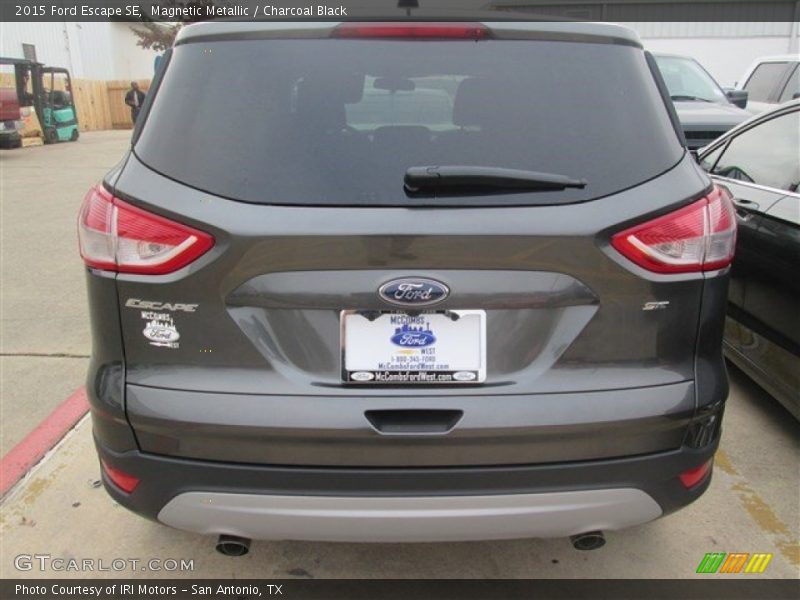 Magnetic Metallic / Charcoal Black 2015 Ford Escape SE