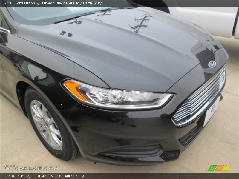 Tuxedo Black Metallic / Earth Gray 2015 Ford Fusion S