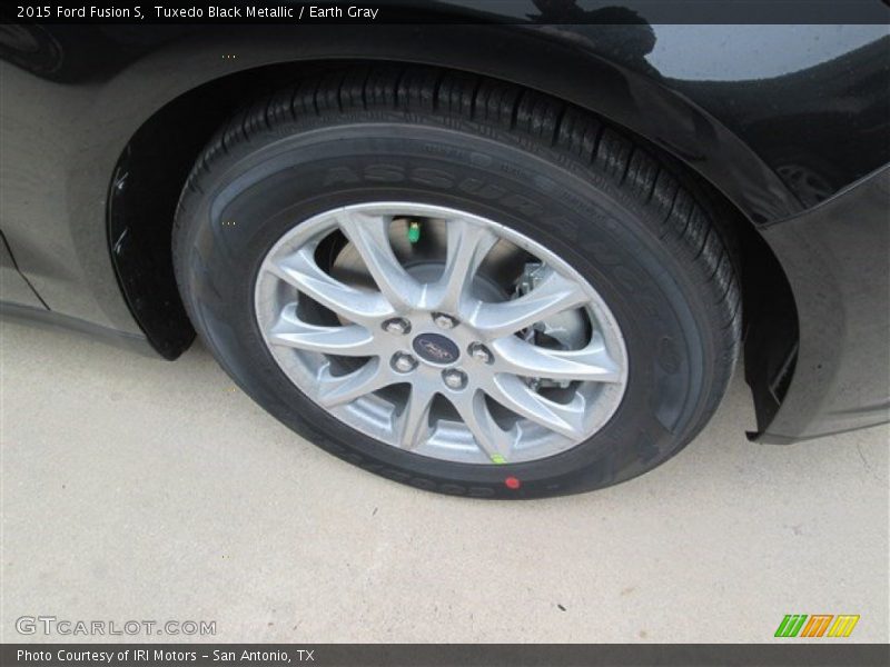 Tuxedo Black Metallic / Earth Gray 2015 Ford Fusion S