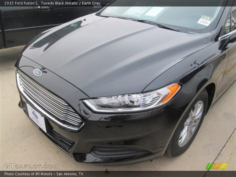 Tuxedo Black Metallic / Earth Gray 2015 Ford Fusion S