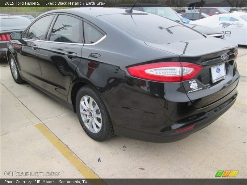 Tuxedo Black Metallic / Earth Gray 2015 Ford Fusion S