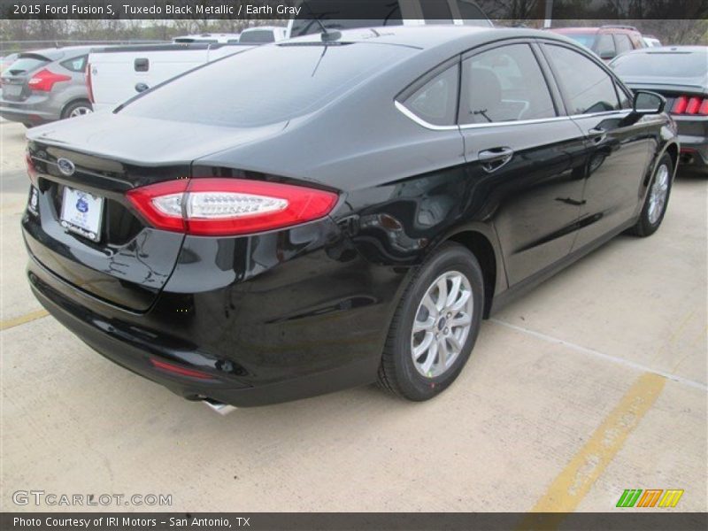 Tuxedo Black Metallic / Earth Gray 2015 Ford Fusion S