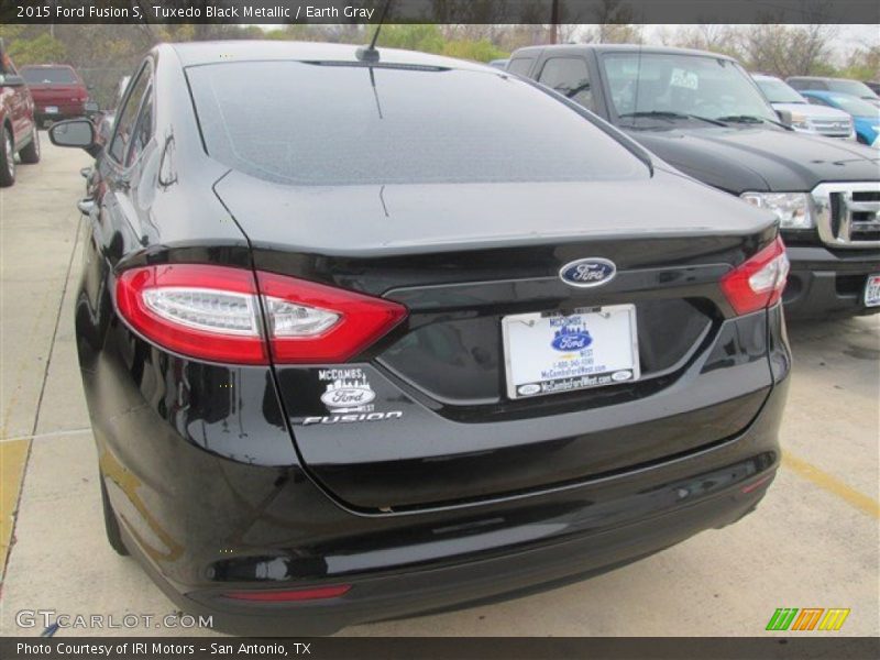 Tuxedo Black Metallic / Earth Gray 2015 Ford Fusion S