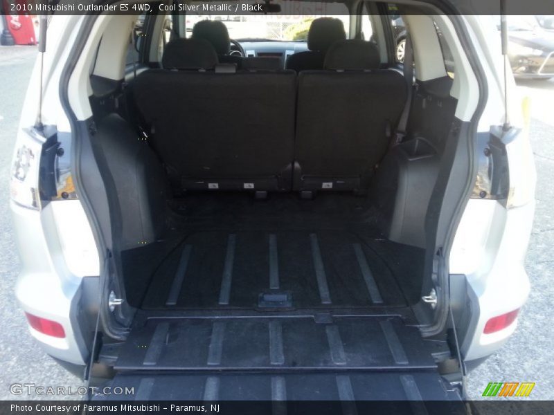 Cool Silver Metallic / Black 2010 Mitsubishi Outlander ES 4WD